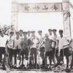1964戴大偉先生和他們職員及宿生喜歡到野外郊遊，發現其後發展成為「東灣學校」的廢置平房。